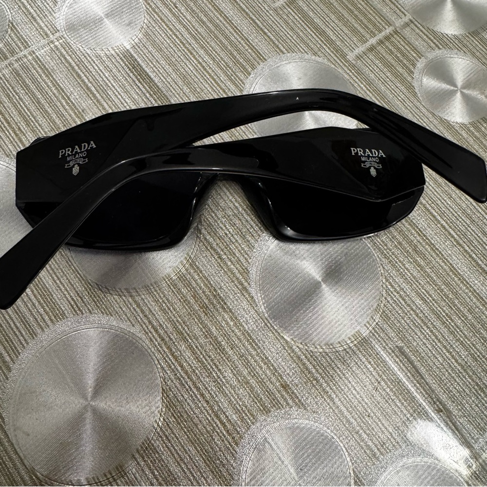 Prada Elegant Black Sunglasses - Picture 7 of 7